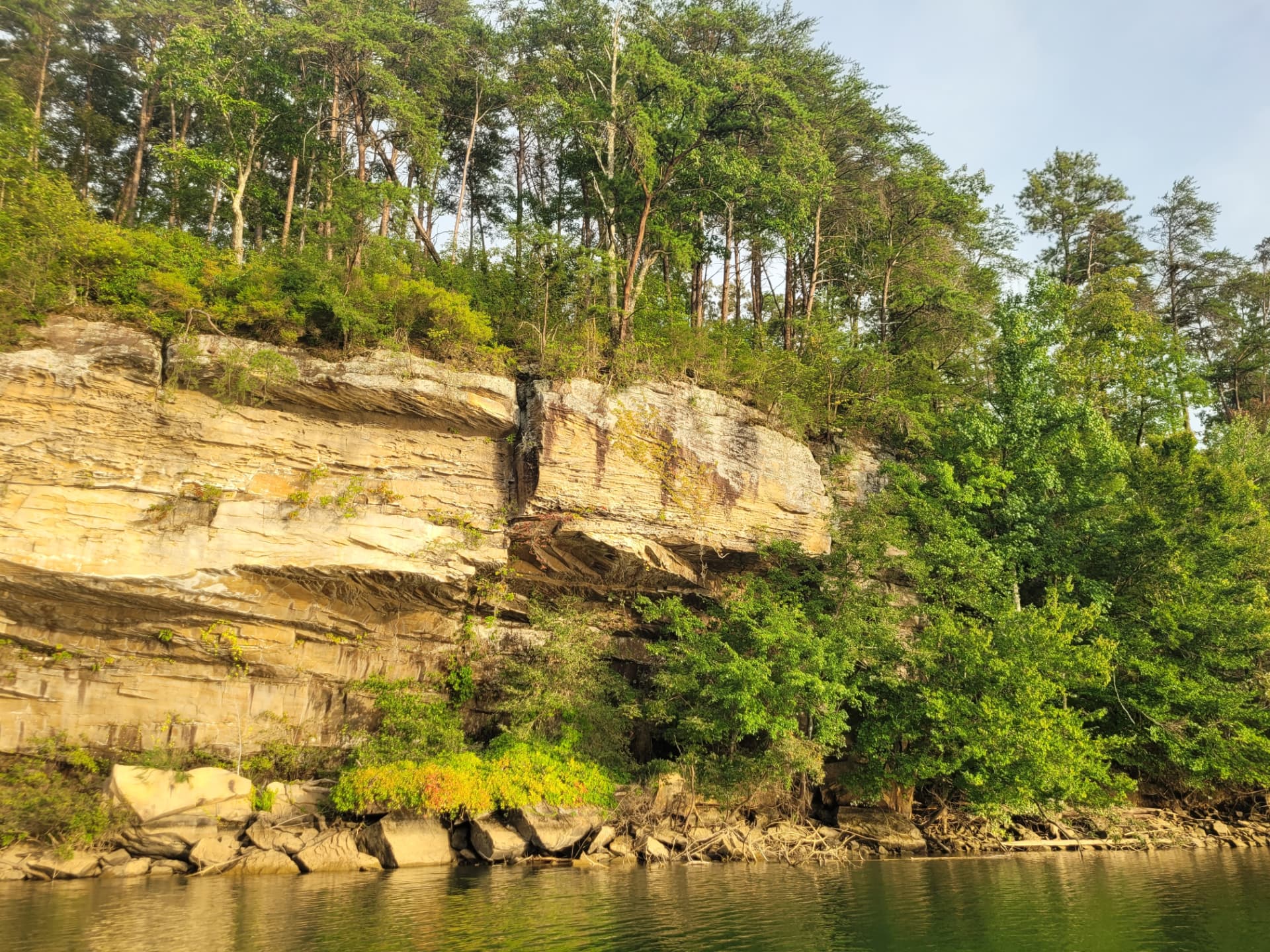 Highland Shores cliffs on Smith Lake