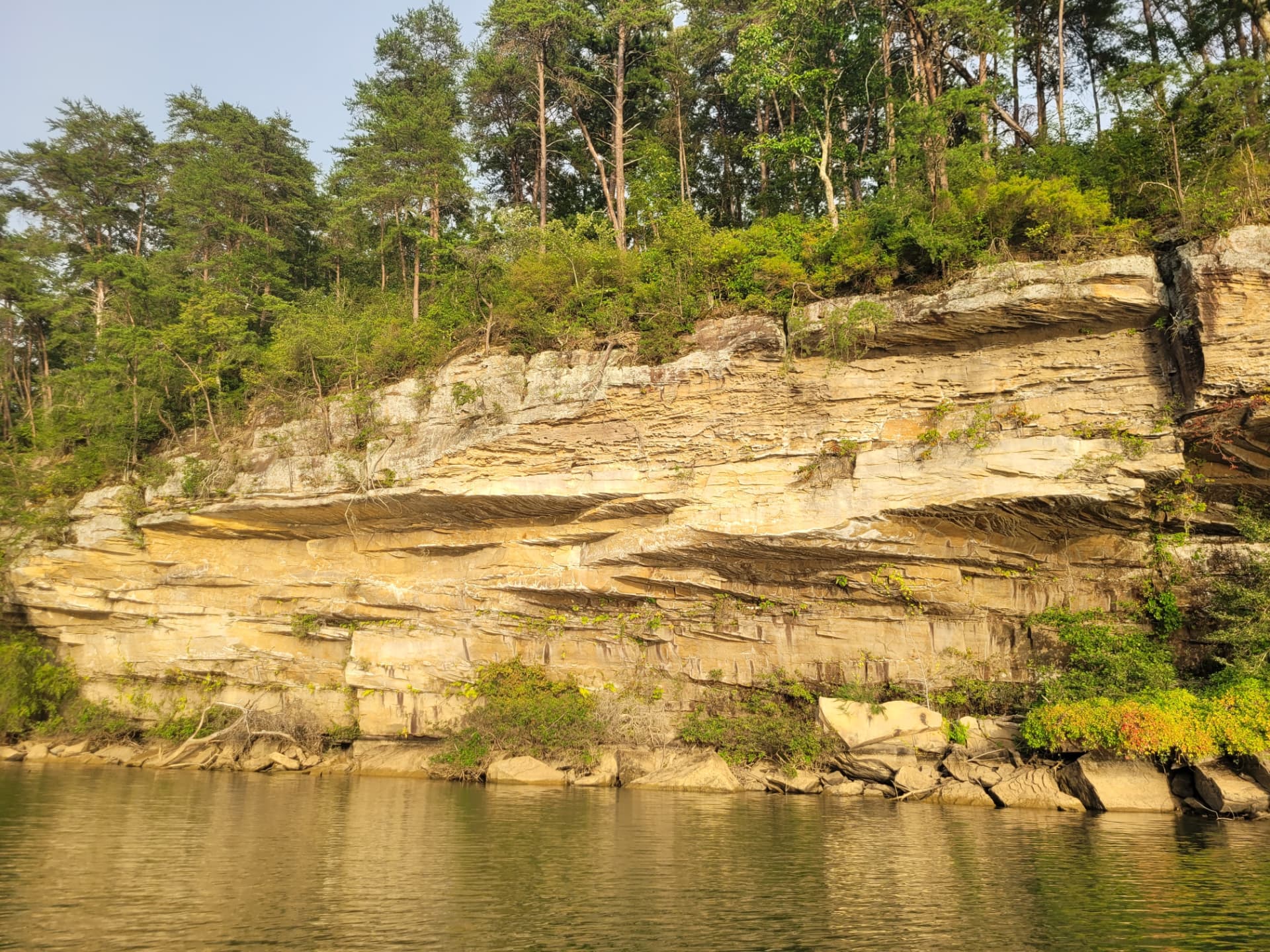 Highland Shores cliffs on Smith Lake