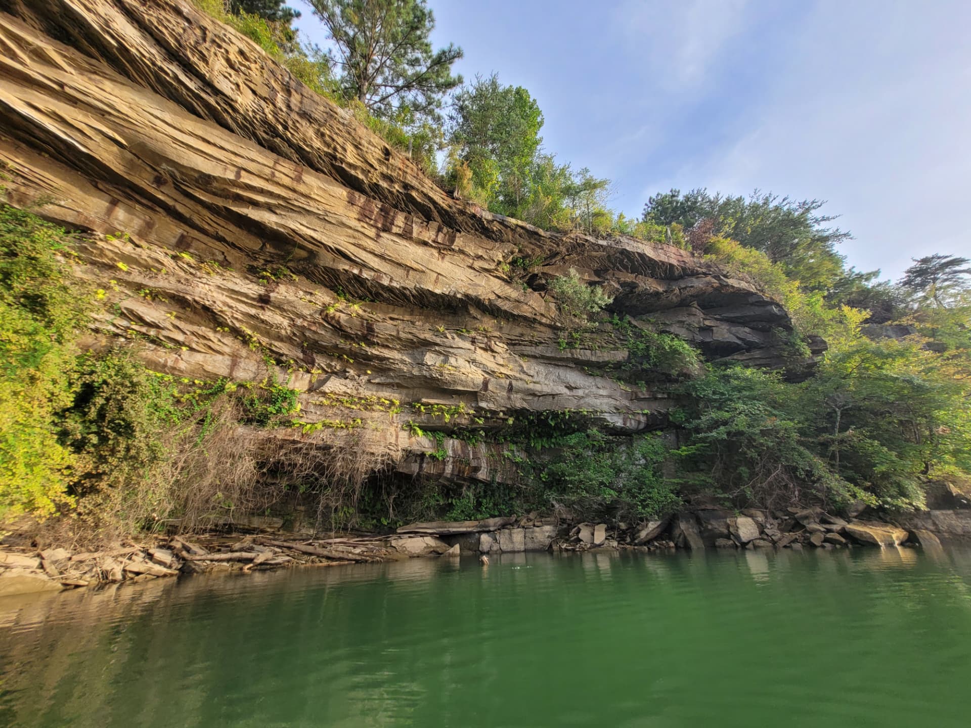 Highland Shores cliffs on Smith Lake
